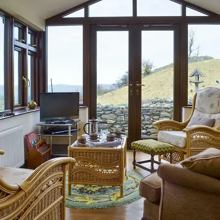 بيت للعطل Hill Top Barn *